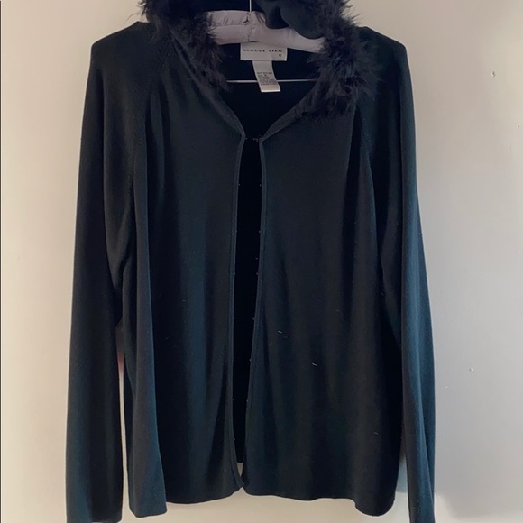August Silk Black Hooded Sweater with fur trim - Picture 4 of 12
